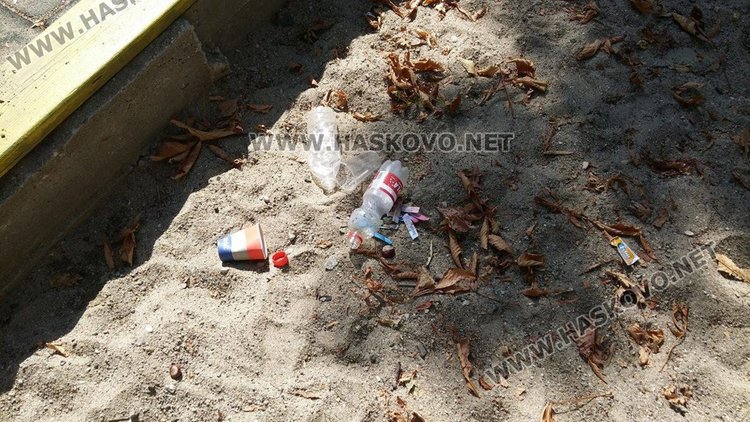 Паркът на „Бяло море“ тъне в разруха и се превръща в сметище