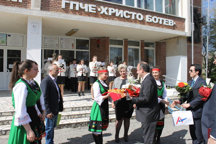 Американският посланик впечатлен от срещата си с ботевци