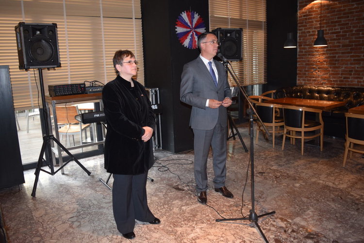 Посланик Ерик Рубин отпразнува рождения си ден сред „Приятели на САЩ”в Кърджали