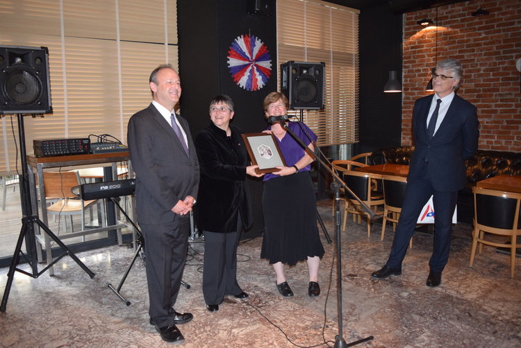 Посланик Ерик Рубин отпразнува рождения си ден сред „Приятели на САЩ”в Кърджали