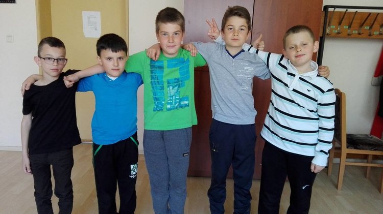 Петима четвъртокласници намериха и върнаха портмоне с пари и документи