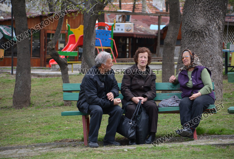 Лъснаха парка на „Бяло море“ след наша публикация