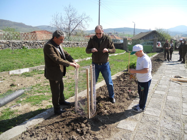Децата от Буково станаха лесовъди за един ден