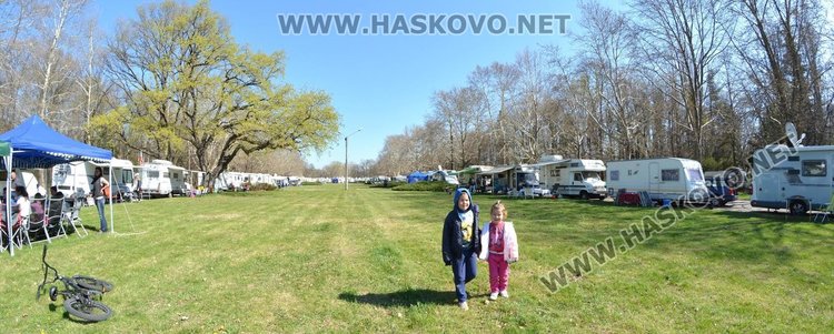 Над 100 кемпера от цялата страна приюти парк "Марица" 