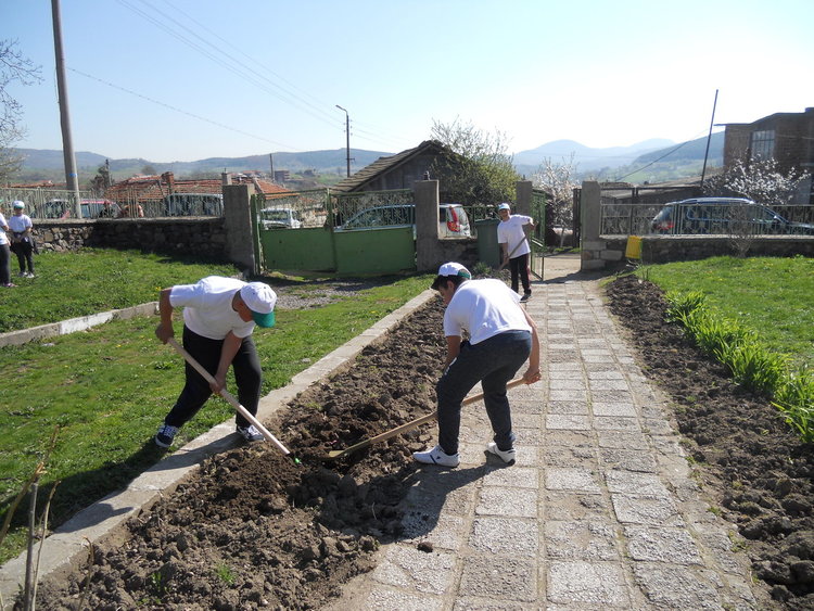 Децата от Буково станаха лесовъди за един ден