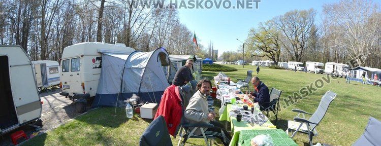 Над 100 кемпера от цялата страна приюти парк "Марица" 