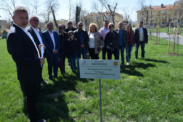 Динчер Ибрям с историята на магнолията