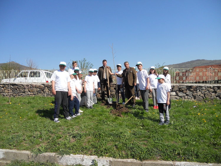 Децата от Буково станаха лесовъди за един ден