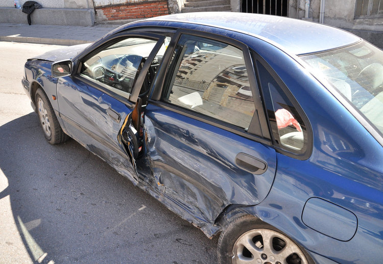 Трима ранени във верижна катастрофа на „Дунав”