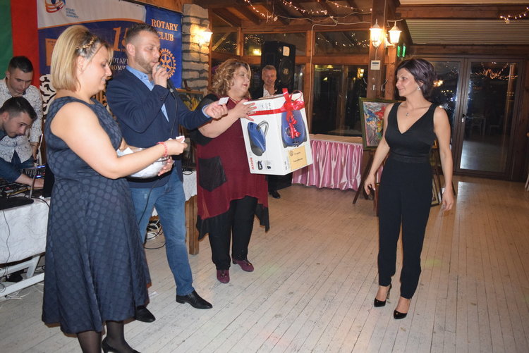 Благотворителната томбола