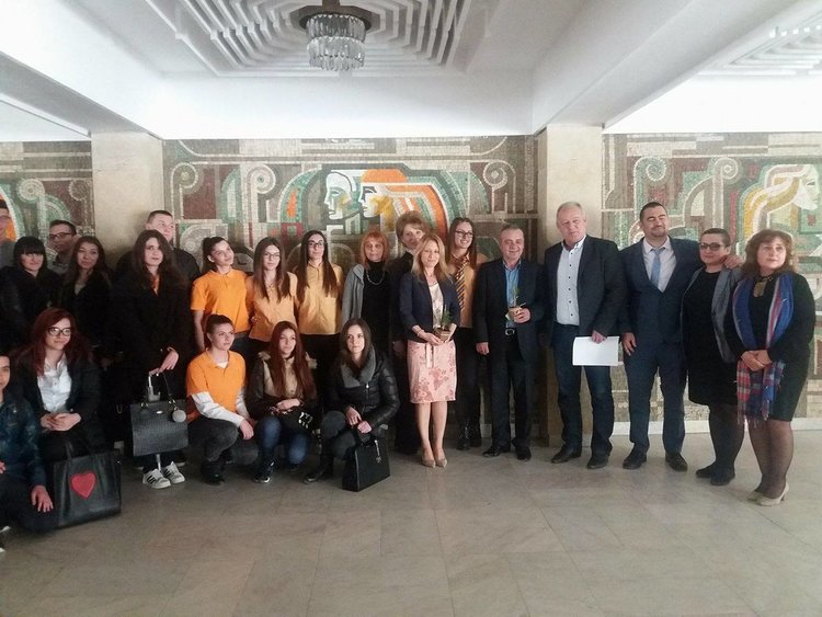 Общината и Джуниър Ачийвмънд подкрепят младежкото предприемачество в Смолян