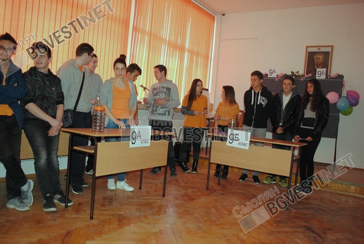 Ученици мериха знания по езици, съпроводени от испански ритми и с почерпка от традиционни английски сладкиши