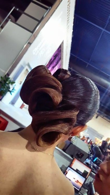 Димитровградчанка спечели първо място във фестивал за прически