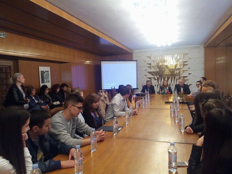 Общината и Джуниър Ачийвмънд подкрепят младежкото предприемачество в Смолян