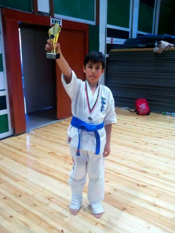 Два медала за школата по карате в Димитровград от национално първенство