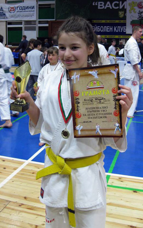 Четири медала за каратеките на “Мълния“ от Национално първенство