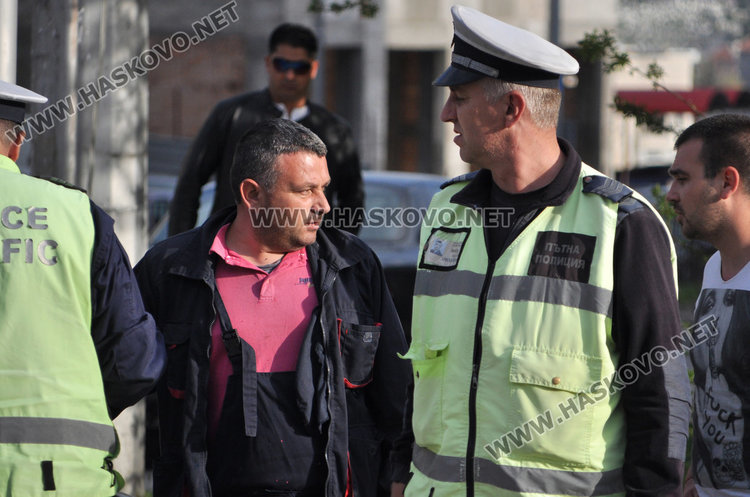 Крайслер засече Рено на кръстовището на „Васил Левски“ и „Дунав“