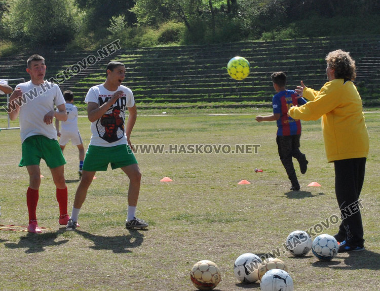 Атлетите на "Смирненски"и "Рилски" първи на ученическите общински игри