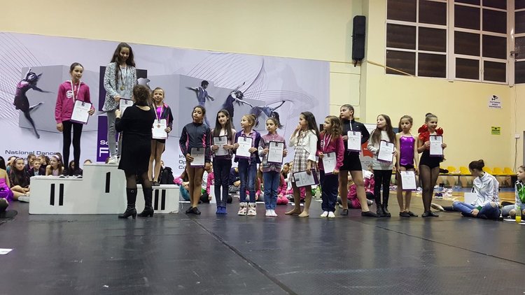 "Тангра" се завърнаха с много купи и медали от танцов турнир в София