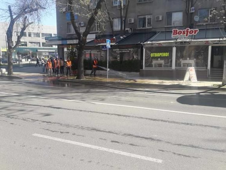 &bdquo;Грийн партнерс&rdquo;премахна следите от опесъчаване по  улиците,сега прави фино измиване