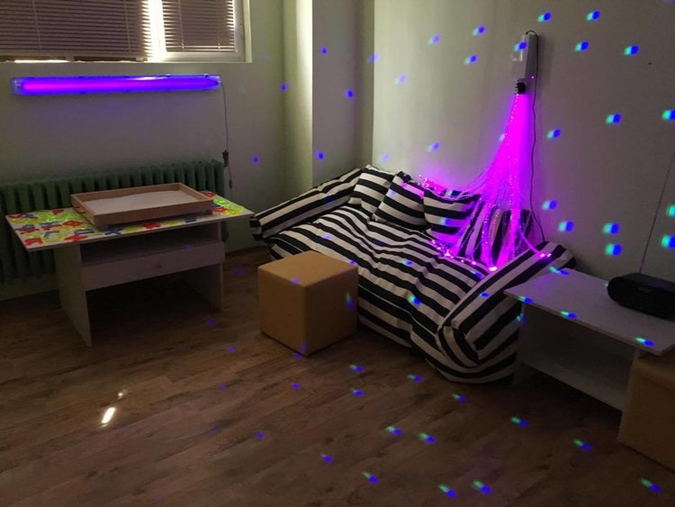 Зала за сензорна симулация заработи в Дневен център за деца с увреждания „Дъга“ в Момчилград