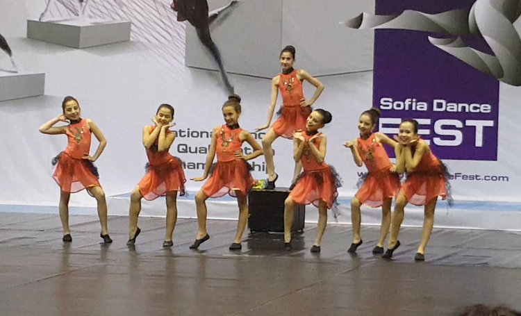 "Тангра" се завърнаха с много купи и медали от танцов турнир в София