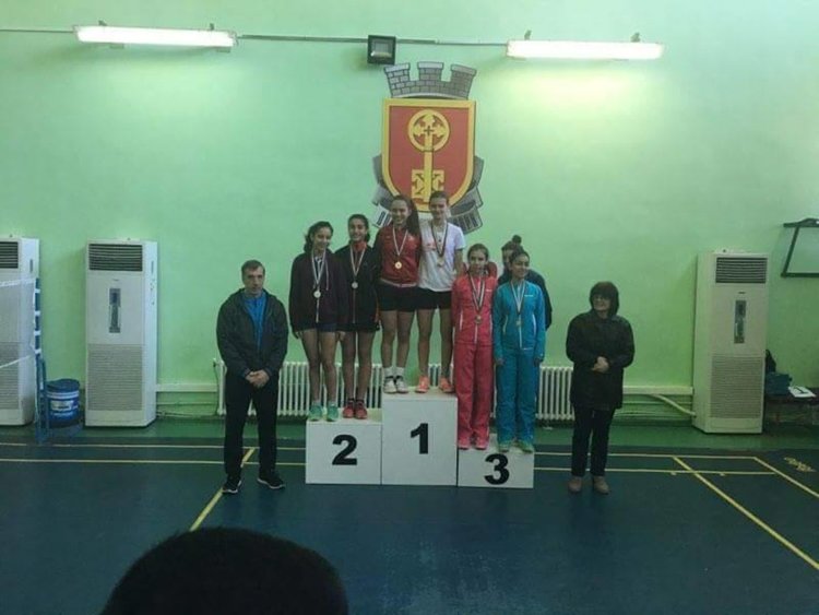 Бадминтонистите от "Атлет" се представиха успешно в състезание с по-големи съперници 