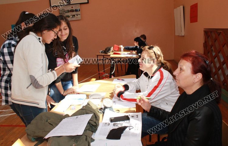 Димитровградски ученици оказваха първа помощ при бедствия и аварии