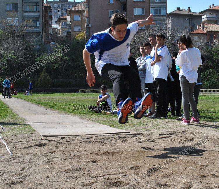 Атлетите на "Смирненски"и "Рилски" първи на ученическите общински игри