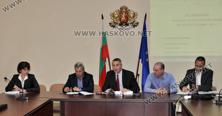 Наемат 60 безработни по програма в областна администрация и в общините