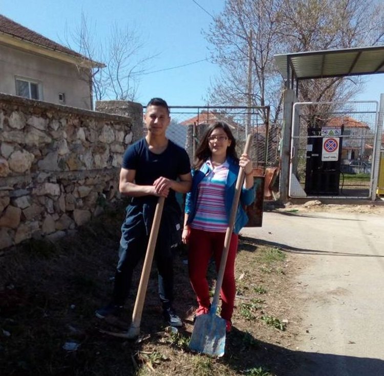 100 дръвчета засадиха ученици от село Крепост