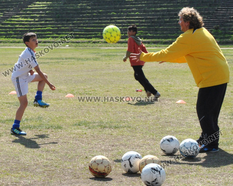 Атлетите на "Смирненски"и "Рилски" първи на ученическите общински игри