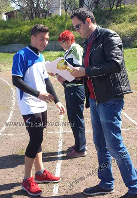 Атлетите на "Смирненски"и "Рилски" първи на ученическите общински игри