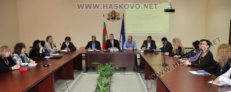 Наемат 60 безработни по програма в областна администрация и в общините