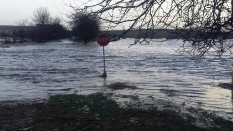 Разрушени диги на река Чая, може да залее три пловдивски села