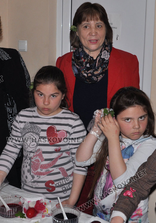 Деца научиха как са се боядисвали яйцата преди век 