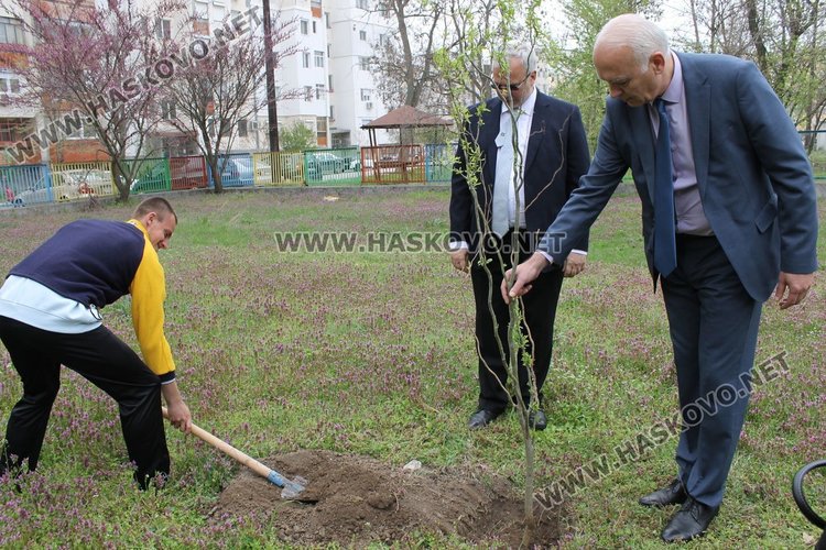 Към инициативата се присъедини и Търговското аташе на Швеция у нас Йоран Свенсон