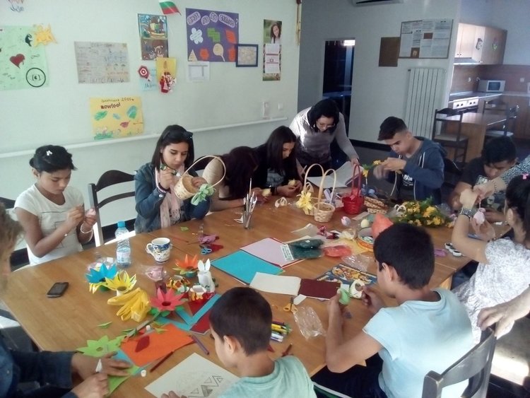 Децата от ЦНСТ приготвиха Великденски базар, за да сбъднат своя мечта