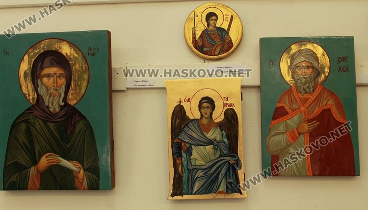 Деца представят свои творби във Великденска изложба в Димитровград