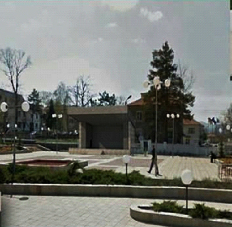 Благоустрояват пространството около площада на Кирково