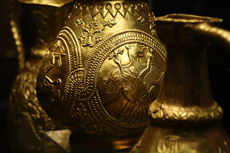 Детайл от украсата на кана № 2 от Над Сент Миклошкото златно съкровище