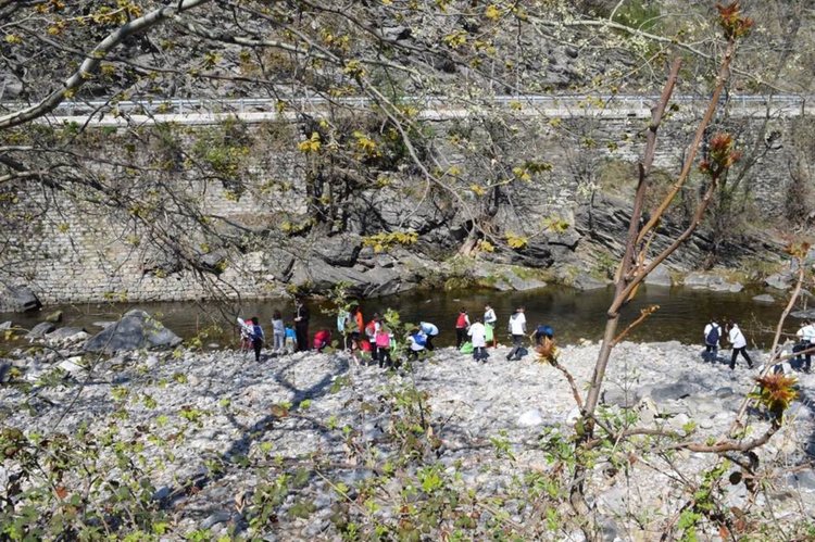 Ученици на екопоход по проекта "Станимашки еко-к@лейдоскоп" 