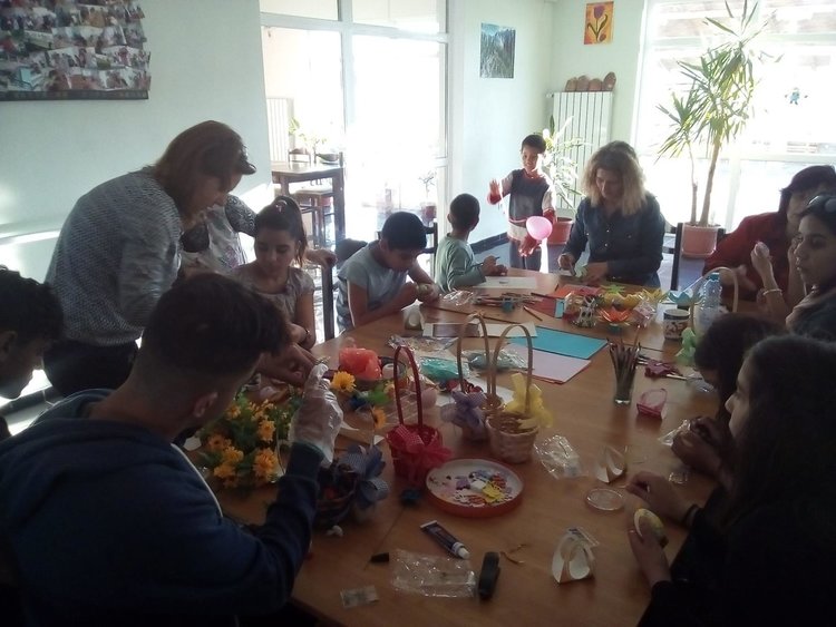 Децата от ЦНСТ приготвиха Великденски базар, за да сбъднат своя мечта