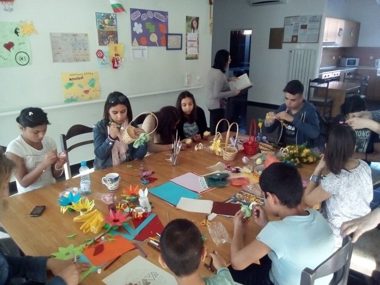 Децата от ЦНСТ приготвиха Великденски базар, за да сбъднат своя мечта