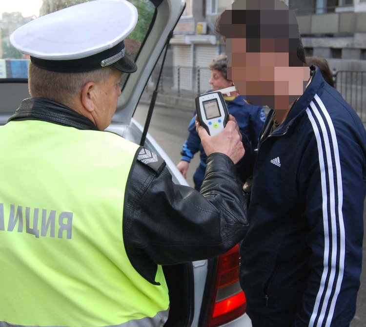 Половината пили шофьори в Хасково карат на поне три ракии