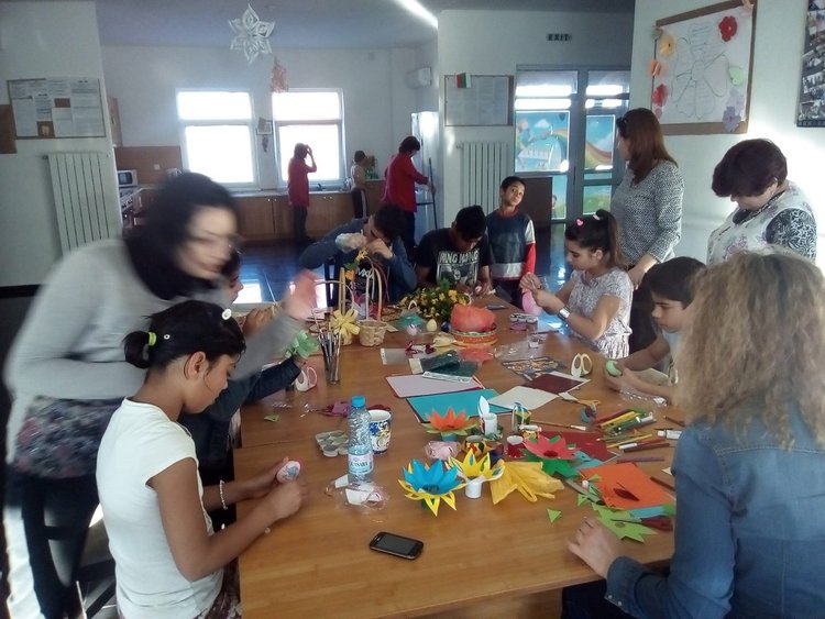Децата от ЦНСТ приготвиха Великденски базар, за да сбъднат своя мечта