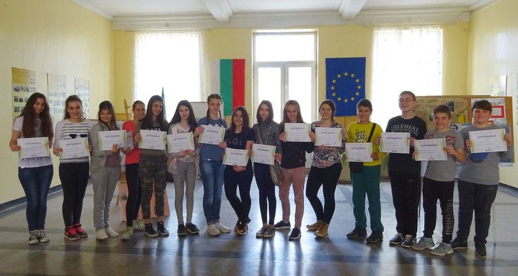 12 вазовци се класираха за  Националния кръг на състезанието "IT Знайко+"