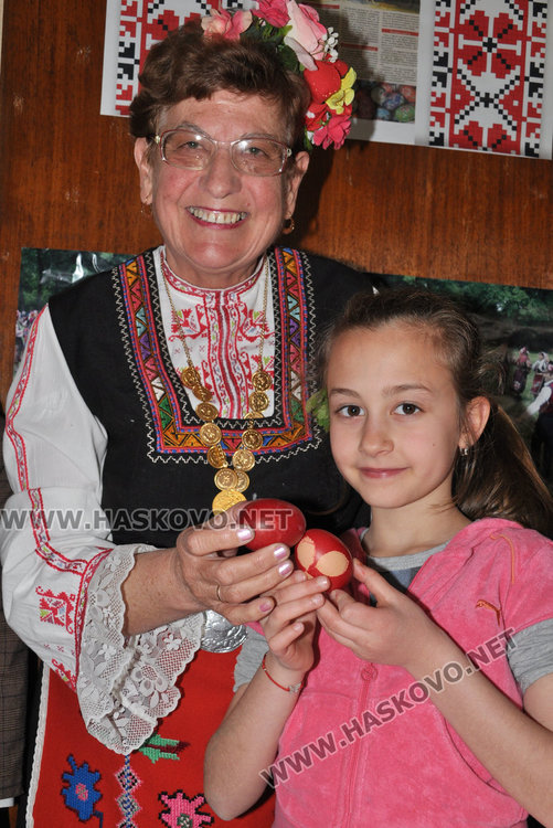 Деца научиха как са се боядисвали яйцата преди век 