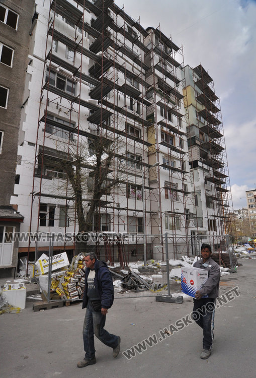 Бутат изолацията на блок в Орфей, започнали го без разрешение