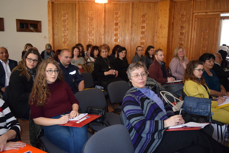 България троши много пари за интеграция на ромите,голяма част от тях не искат да учат и работят